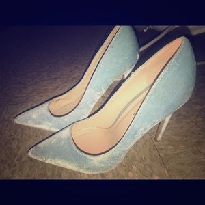 Sky blue velvet like pump